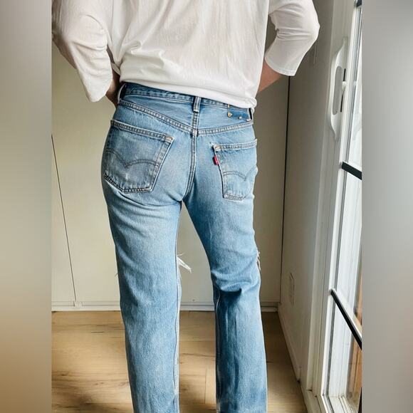 VTG Y2K Levi's 501 Jeans Size 30 W Distressed MED Wash Thrashed Destroyed Denim - Picture 3 of 15